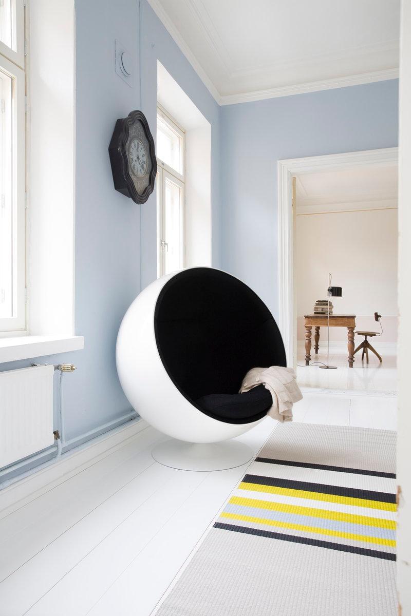 The Ball Chair is one of the best-known classics of Finnish design, even though its modernist, futuristic design differs from the natural and minimalist ScandinavianBall Chair234