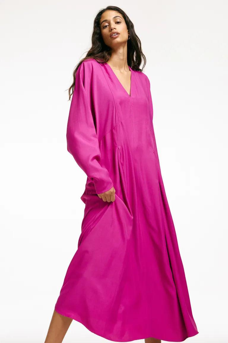 Relaxed-fit, ankle-length dress in softly draped, woven viscose fabric. V-neck, inverted box pleats at front and back, and long, wide sleeves.Viscose Dress